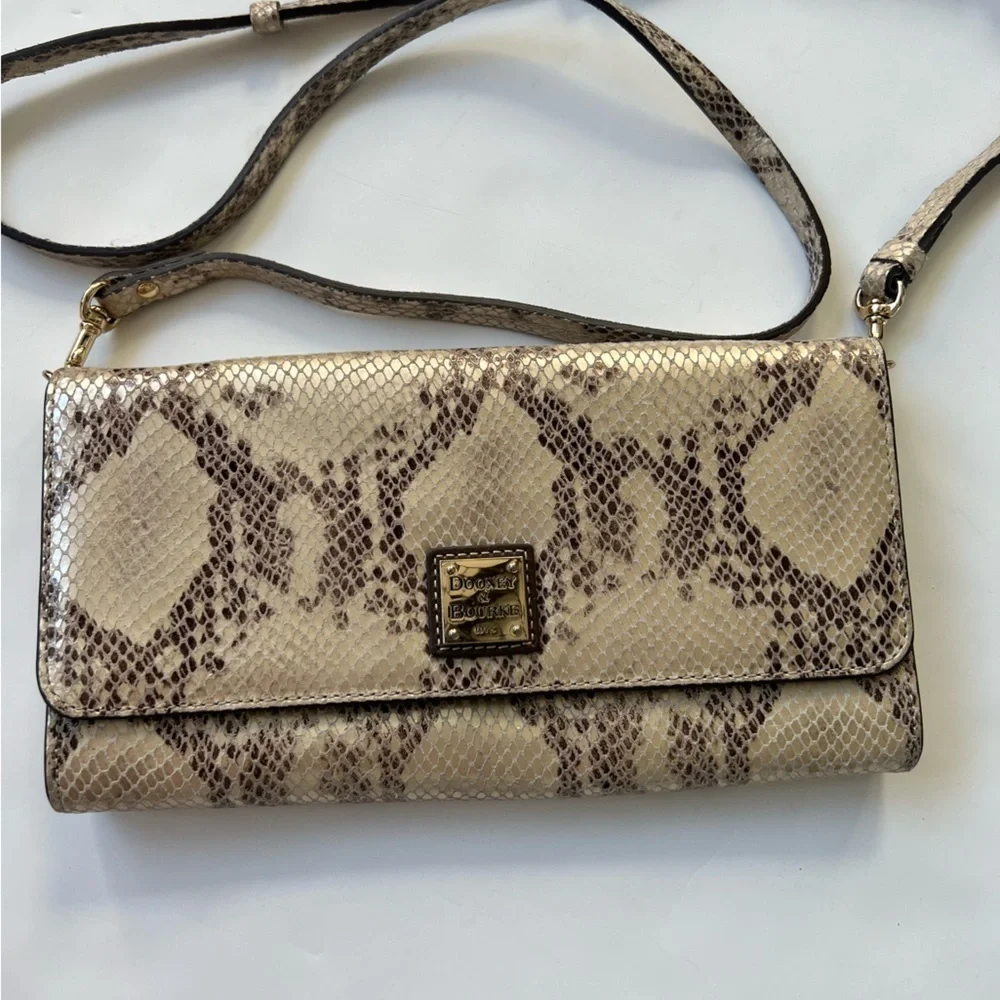 Dooney & Bourke Embossed snakeskin crossbody clutch handbag purse convertible